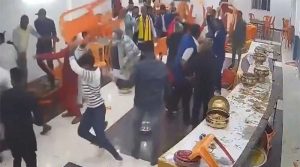 رسگلے ختم ہونے پر شادی کی تقریب میدان جنگ میں تبدیل، گھونسے اور کرسیاں چل گئیں