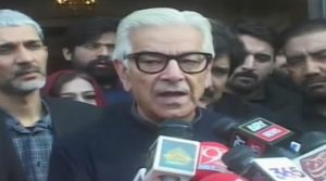 عمران بھارت سے جنگ کے دوران بھی غلط زبان استعمال کرتا رہا، انکی شناخت پاکستان دشمن کی ہے: خواجہ آصف