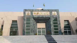 پشاور ہائیکورٹ نے بار ایسوسی ایشزکا وکلاکو عدالتی کارروائی اورپیشیوں سے روکنا غیرقانونی قرار دیدیا
