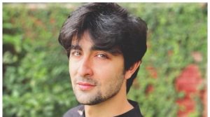 اداکار خاقان شاہنواز نے ساتھی اداکارہ سے منگنی کرلی، تصاویر وائرل