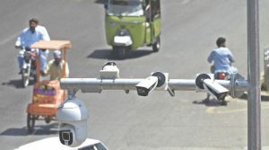 کراچی میں ہزاروں کیمرے، گاڑیاں اور موٹر سائیکلیں چھننا کم نہ ہوئیں