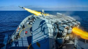 پاک بحریہ کا فضا تک مار کرنے والے میزائل کے فائر پاورکا شاندار مظاہرہ