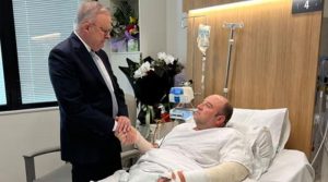 آسٹریلیا کے وزیراعظم کی اسپتال میں سڈنی حملےکے ہیرو احمدکی عیادت، قوم کی طرف سے شکریہ ادا کیا