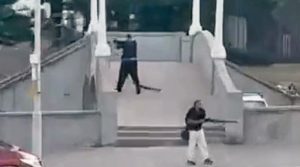 حملہ آور باپ بیٹے نے کس طرح کارروائی کی؟ نئی تفصیلا ت سامنے آگئیں