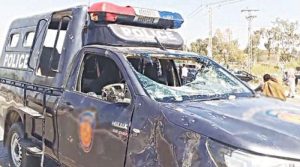 کرک میں پولیس موبائل پر فائرنگ سے 5 اہلکار شہید