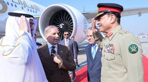 دورہ پاکستان، فیلڈ مارشل کے سیلوٹ پر اماراتی صدر نے گرمجوشی سے جوابی سیلوٹ کیا