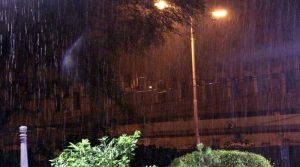 کراچی میں موسم سرما کی پہلی بارش، سردی بڑھ گئی، کوئٹہ میں بارش سے درجنوں فیڈرز بند، کئی علاقے بجلی سے محروم