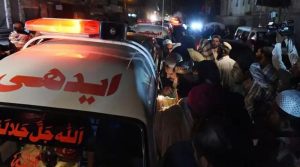 مہران ہائی وے پر شدید دھند کے باعث گاڑیوں میں تصادم، 3 افراد جاں بحق