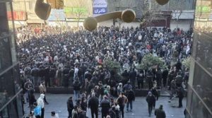 ایران میں احتجاجی مظاہرے 78 شہروں تک پھیل گئے، 19 افراد ہلاک، 990 گرفتار