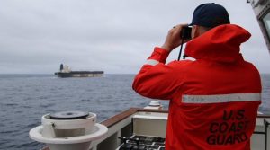 امریکی بحریہ نے وینزویلا کی ناکہ بندی سے بچ نکلے والے روسی بحری جہاز پر قبضہ کرلیا