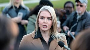 قبضے میں لیےگئے روسی بحری جہاز کے عملے کو قانونی کارروائی کا سامنا کرنا پڑے گا: وائٹ ہاؤس