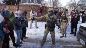 امریکی امیگریشن حکام نے چھاپے کے دوران خاتون کو گولی مار کر ہلاک کر دیا