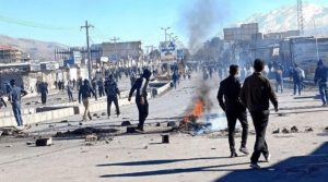 ایران میں جاری پُرتشدد احتجاج میں مزید شدت آگئی، تازہ جھڑپوں میں 2 سکیورٹی اہلکار جاں بحق