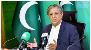 عمران خان کو ان کی مرضی کا کھانا دیا جاتا ہے اور ان کی صحت بالکل ٹھیک ہے: اعظم نذیر