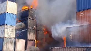 کراچی پورٹ کے کے آئی سی ٹی ٹرمینل پر لگنے والی آگ پر قابوپالیا گیا، 20 کنٹینرز کو لپیٹ میں لیا