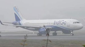 دہلی سے باگڈورا جانیوالی پرواز میں بم کی اطلاع، طیارے کی لکھنؤ میں ہنگامی لینڈنگ