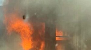 بیدیاں روڈ پر گھر میں آگ لگنے سے 5 افراد جھلس گئے