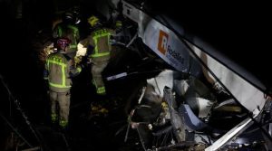 پٹری پر دیوار گرنے سے مسافر ٹرین کو حادثہ، ڈرائیور ہلاک