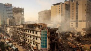 آگ سے متاثرہ گل پلازہ کی عمارت مخدوش قرار، ریسکیو آپریشن کے بعد عمارت گرانے کی سفارش