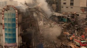 گل پلازہ کے ملبے سے ڈیجیٹل ویڈیو ریکارڈرز برآمد، سانحے کی وجوہات سے متعلق شواہد ملنے کا امکان