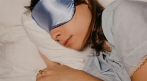 دوپہر کو کچھ دیر سونا پسند کرتے ہیں؟ تو اس کا یہ اثر جان لیں