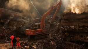 آتش زدہ عمارت گل پلازہ کو 90 فیصد تک کلیئر کردیاگیا: ڈی سی ساؤتھ