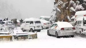 مری میں برفباری کا سلسلہ تھم گیا، راستے جلد کھلنے کا امکان