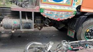 کراچی میں ٹریلر کی ٹکر سے موٹر سائیکل سوار 2 افراد جاں بحق