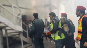 لاہور گلبرگ میں 19منزلہ ہوٹل میں آگ لگ گئی، 3 افراد جاں بحق