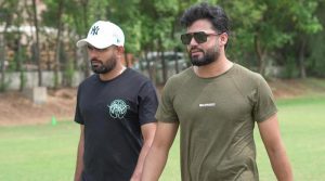 بابر کی خراب پرفارمنس میں ہم سب کا بھی قصور ہے، سپورٹ کے بجائے ڈی گریڈ کیا: اظہر علی