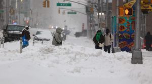 امریکا کی متعدد ریاستوں میں شدید برفانی طوفان، درجہ حرارت منفی 49 تک گر گیا، 7 افراد ہلاک