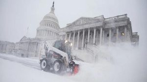 امریکا میں برفباری نے قہر ڈھا دیا، ہلاکتیں 65 ہوگئیں، ہزاروں پروازیں منسوخ