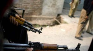 مبینہ پولیس مقابلے میں دو ملزمان اپنے ہی ساتھیوں کی فائرنگ سے ہلاک