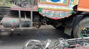 کوٹ ادو:لیہ روڈ پرٹریلر کی 2 موٹر سائیکلوں کو ٹکر، بہن بھائی سمیت 5 طالبعلم جاں بحق