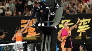 ایک اور کھیل سیاست کی نذر ہوگیا، آسٹریلین اوپن میں یوکرین اوربیلاروس کی کھلاڑیوں نے مصافحہ نہیں کیا