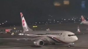 14سال بعد بنگلادیش کی قومی ائیرلائن کی پرواز کراچی ائیرپورٹ پر لینڈکرگئی
