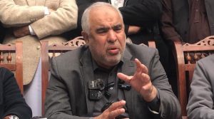 عوام نے فیصلہ کرنا ہے نمائندے خود منتخب کریں یا فیصلے دفتروں میں ہوں: اسد قیصر