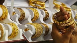 35 ہزار روپے کمی کے بعد سونا مزید 25 ہزار 500 روپے فی تولہ سستا ہوگیا