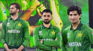 آئی سی سی ٹی ٹوئنٹی ورلڈ کپ کیلئے پاکستانی ٹیم کی جرسی کی رونمائی کر دی گئی