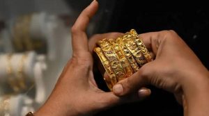پاکستان میں سونا مسلسل سستا ہونے کے بعد پھر مہنگا ہوگیا