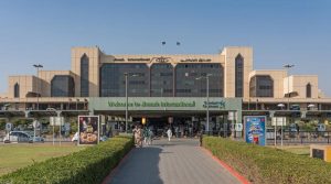 کراچی ائیرپورٹ مسافروں کیلئے ڈراؤنا خواب بن گیا، جگہ جگہ رکاوٹوں کے باعث مسافروں کی پروازیں چھوٹنے لگیں
