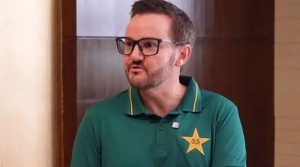 بھارت نے ہمیں آؤٹ کلاس کردیا، ڈریسنگ روم میں سب مایوس ہیں: ہیڈکوچ مائیک ہیسن