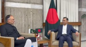 احسن اقبال کی ڈھاکہ میں بنگلادیشی وزیراعظم طارق رحمان سے ملاقات، دورہ پاکستان کی دعوت دی