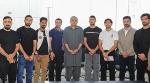 ہاکی فیڈریشن کا صدر نہیں بن رہا، لیکن یہ بحران ختم ہونے تک ہم کھلاڑیوں کی مدد کرتے رہیں گے: محسن نقوی