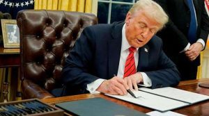 سپریم کورٹ کے فیصلے پر غصہ، امریکی صدر ٹرمپ نے عالمی ٹیرف 10سے بڑھا کر 15 فیصد کر دیا