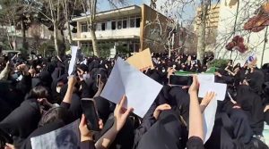 طلبہ کو احتجاج کا حق ہے تاہم کچھ ریڈ لائنز کو عبور نہیں کیا جاسکتا، طلبہ کے احتجاج پر ایرانی حکومت کا ردعمل