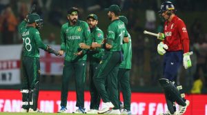 انگلینڈ کے ہاتھوں شکست، پاکستان اب بھی کیسے سیمی فائنل میں جاسکتا ہے؟