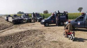 ایک کروڑ سر کی قیمت والے خطرناک ڈاکو نے ساتھی سمیت ہتھیار ڈال دیے