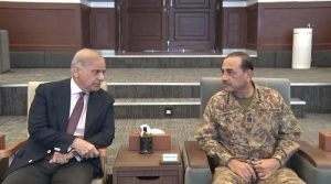 وزیرِ اعظم کا جی ایچ کیو کا دورہ، افغان طالبان رجیم کے حملوں کو پسپا کرنے پر افواج پاکستان کی تعریف