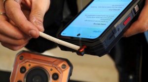 دنیا کا سب سے عجیب اسمارٹ فون جو آگ جلانے کا کام کرسکتا ہے